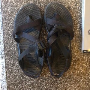 black chacos